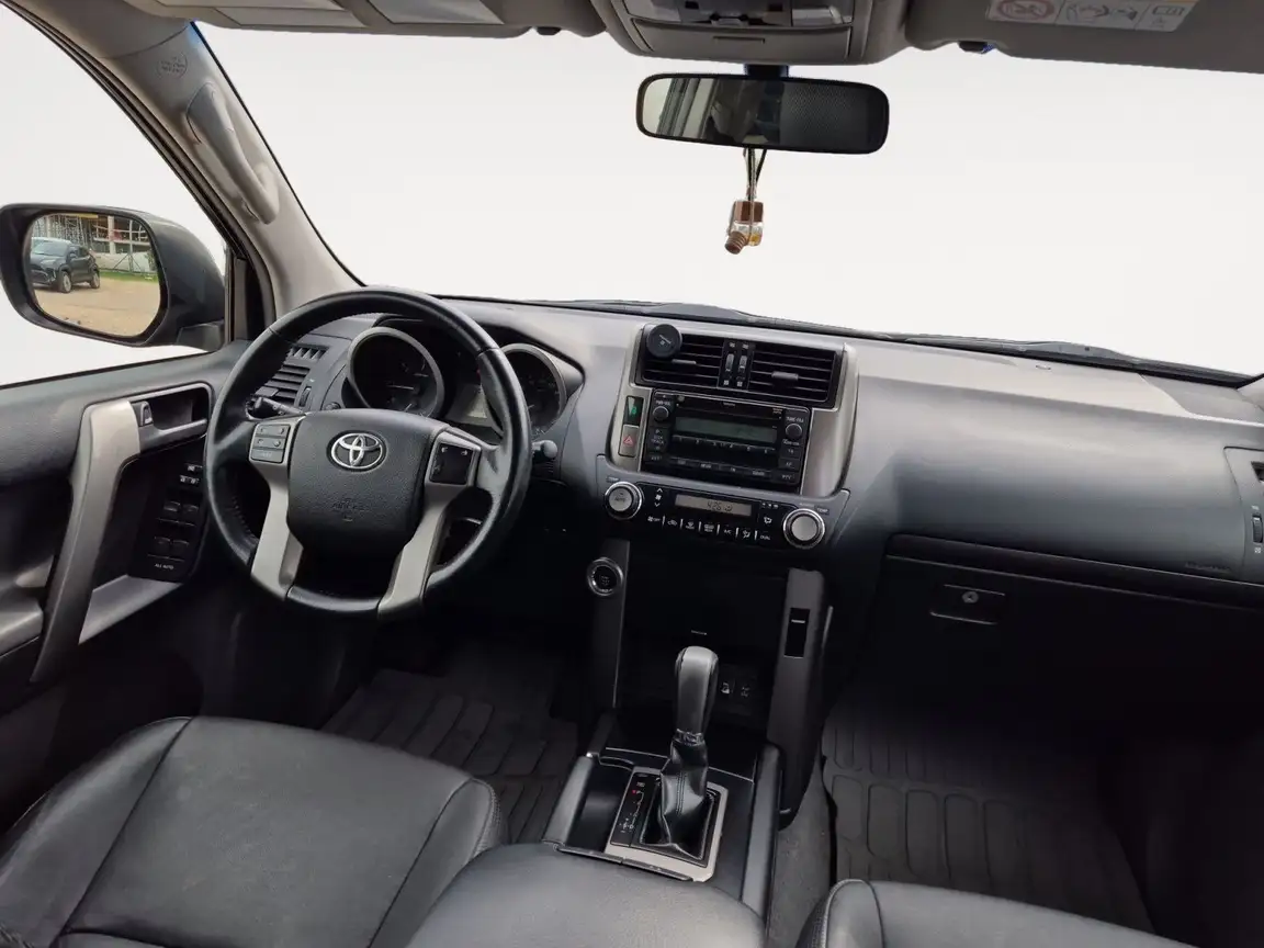 TOYOTA LAND CRUISER