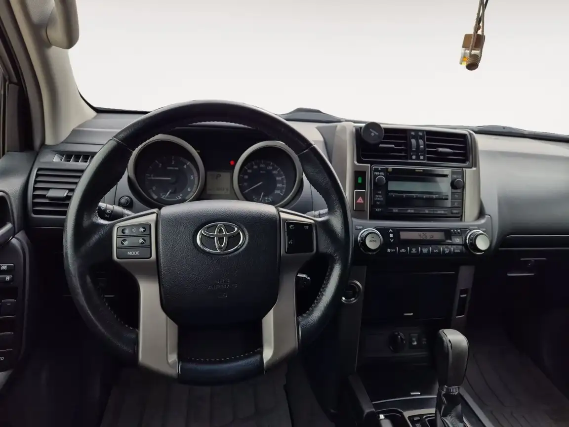 TOYOTA LAND CRUISER
