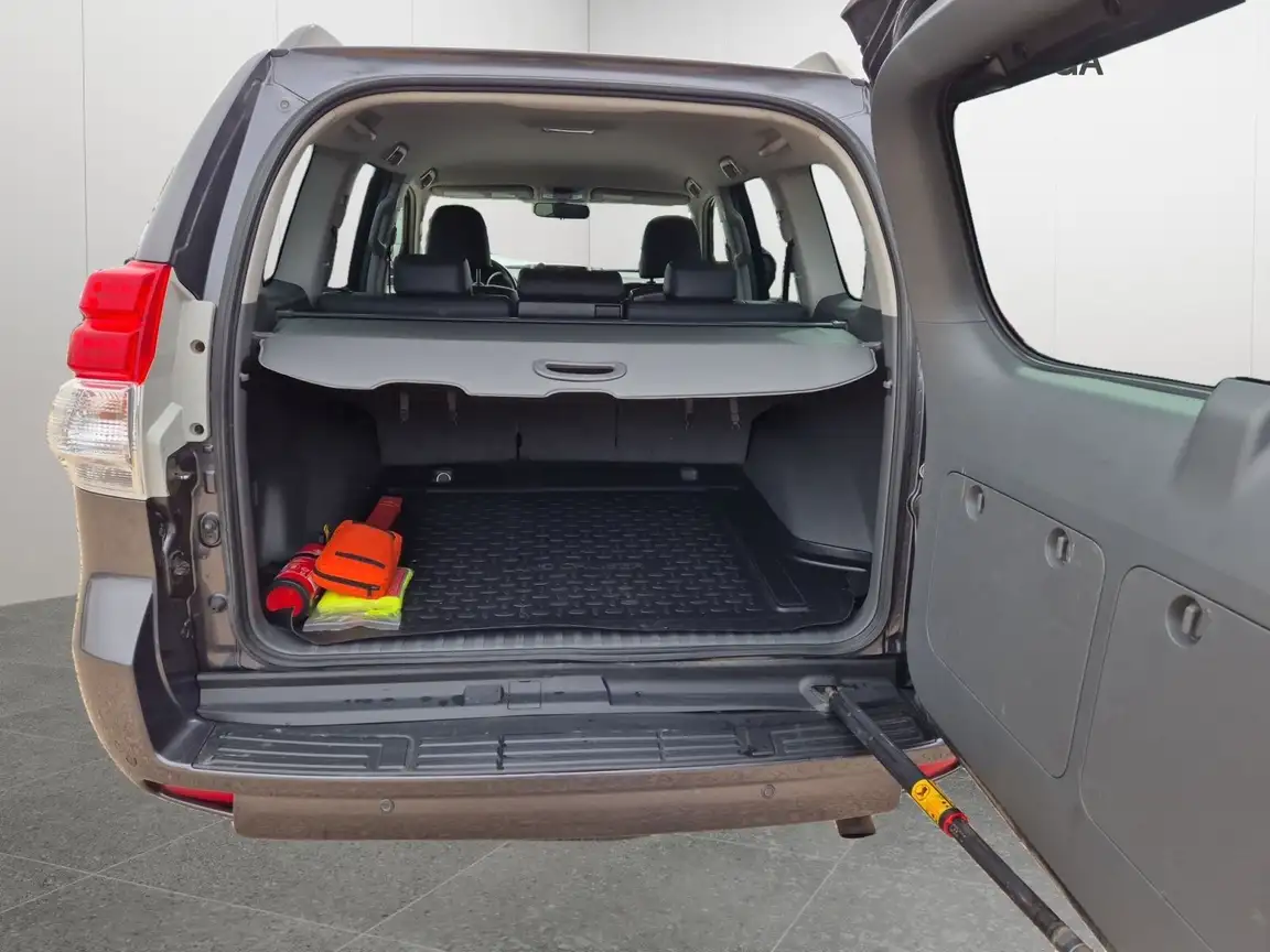 TOYOTA LAND CRUISER