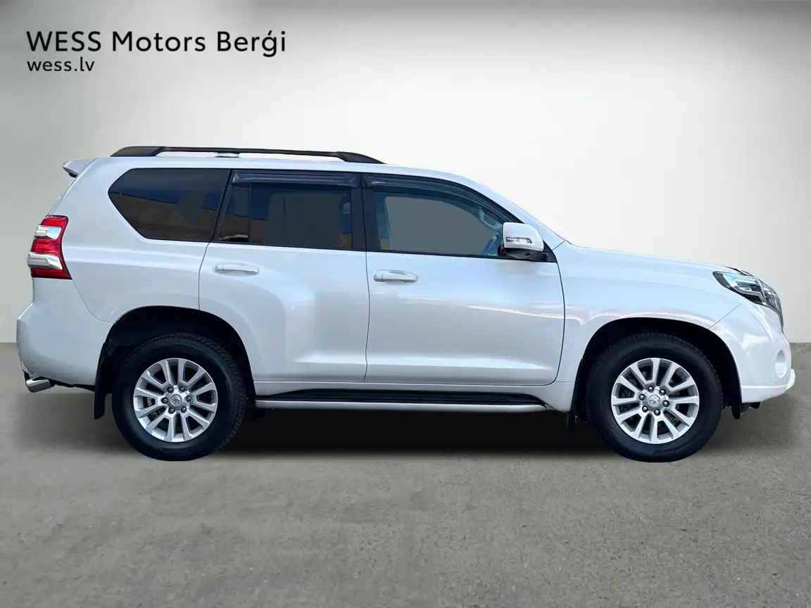 TOYOTA LAND CRUISER