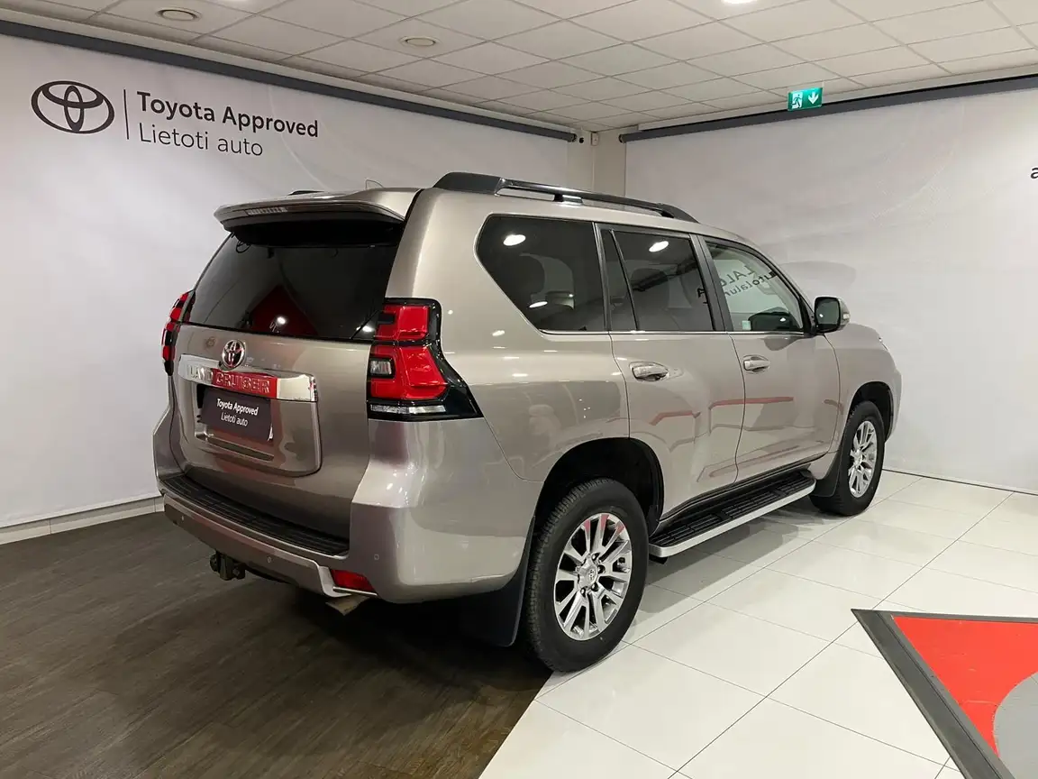 TOYOTA LAND CRUISER