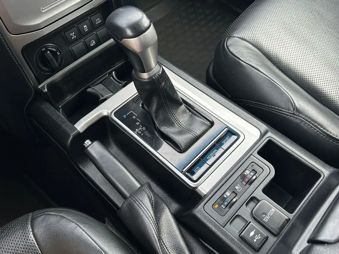 TOYOTA LAND CRUISER