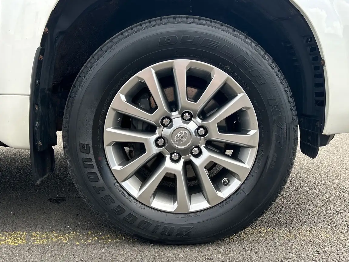 TOYOTA LAND CRUISER