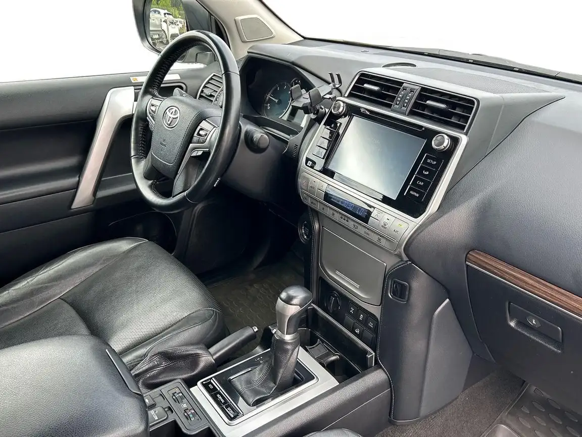 TOYOTA LAND CRUISER