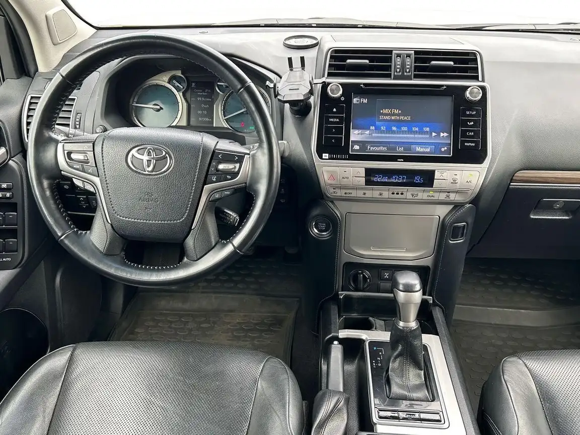 TOYOTA LAND CRUISER