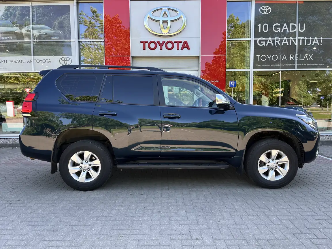 TOYOTA LAND CRUISER