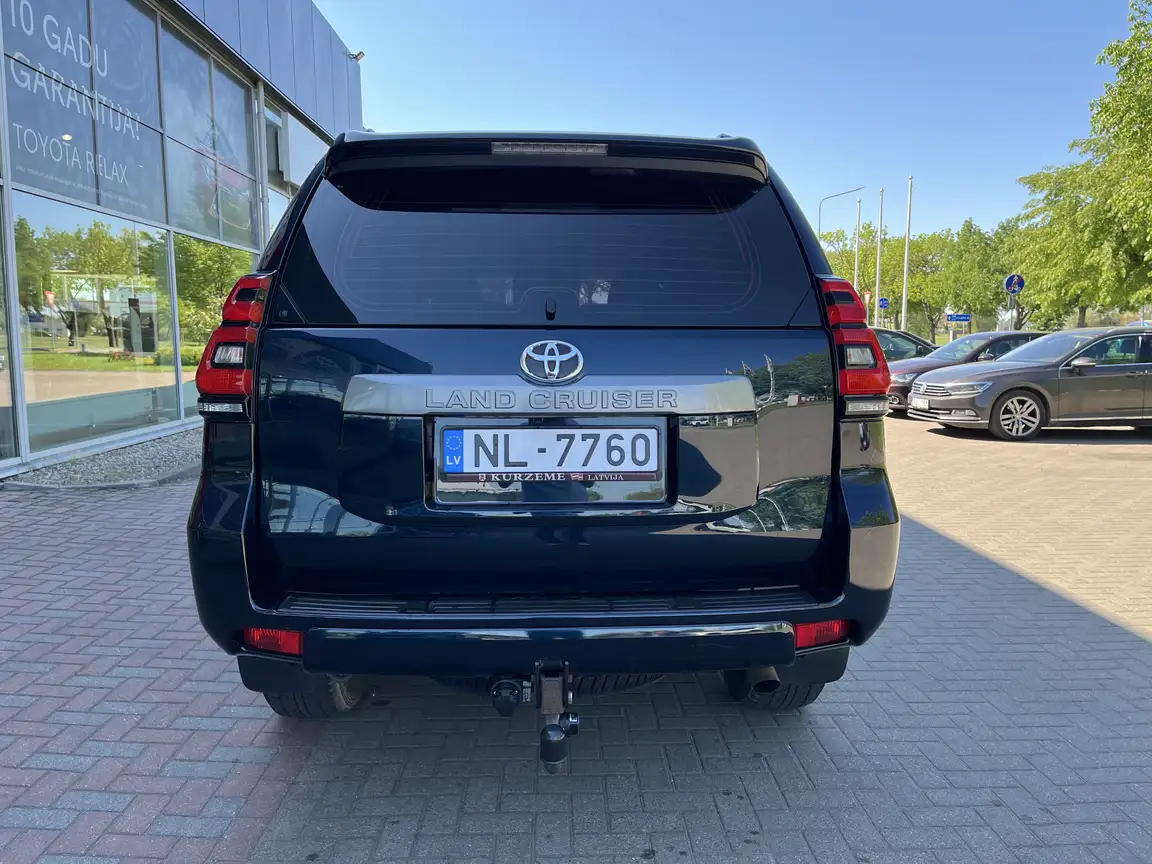 TOYOTA LAND CRUISER