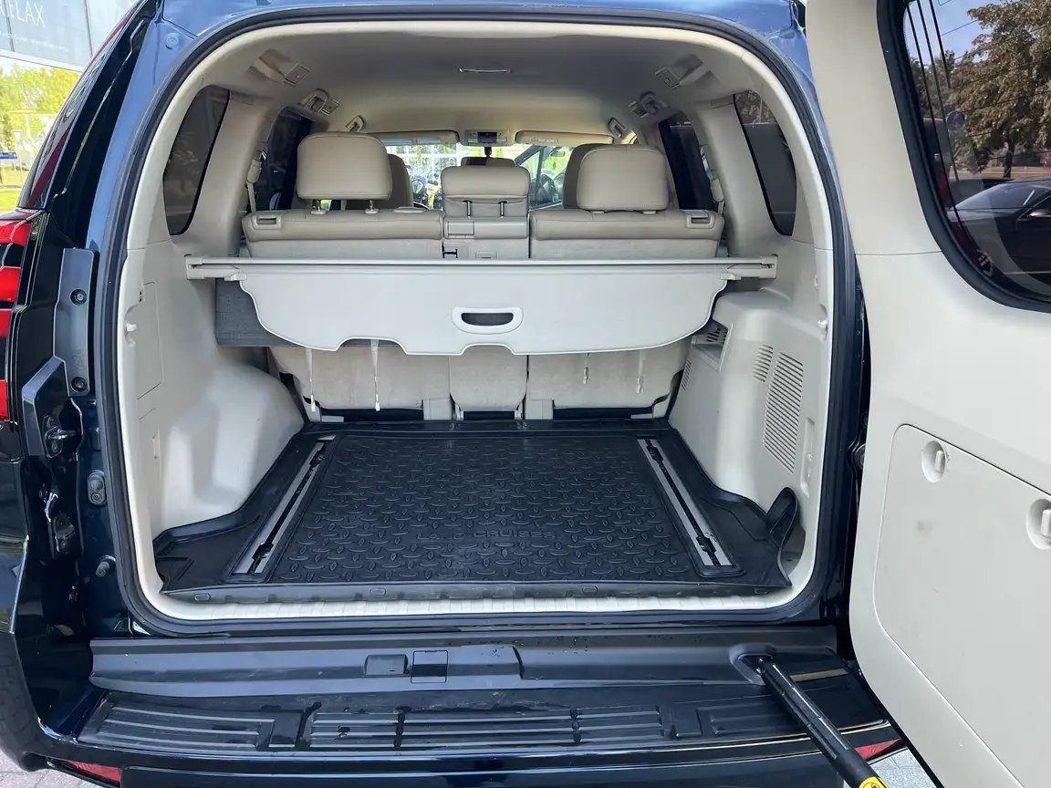 TOYOTA LAND CRUISER