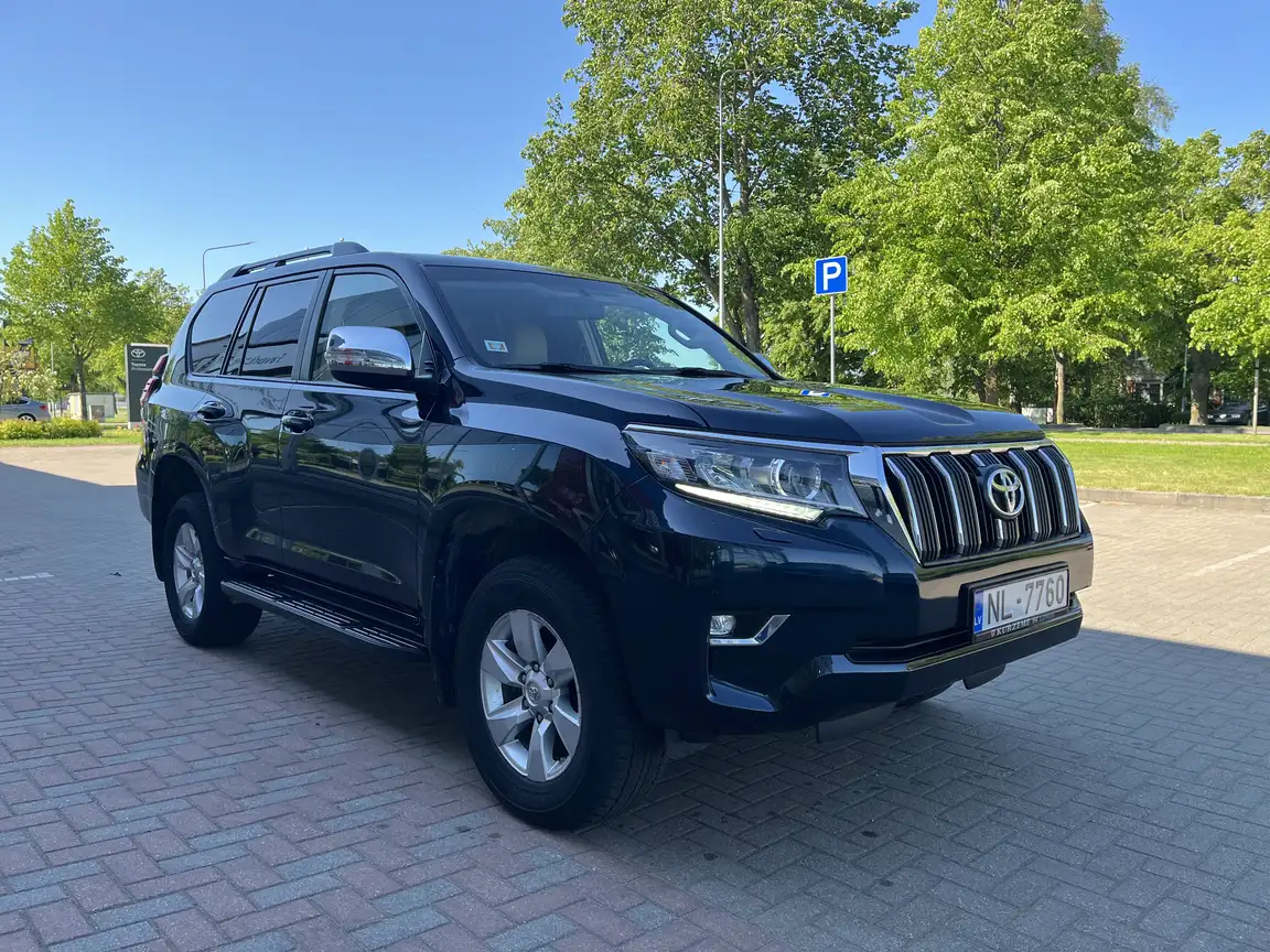 TOYOTA LAND CRUISER