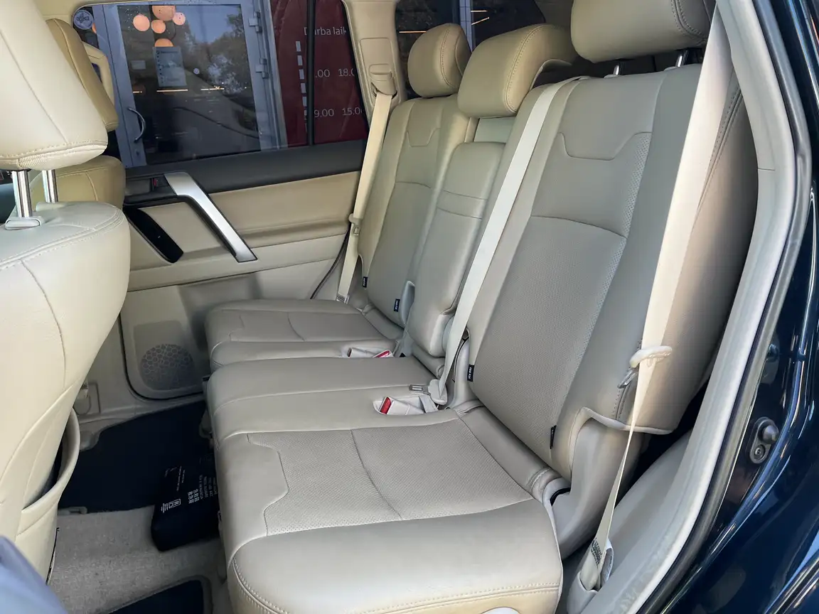 TOYOTA LAND CRUISER