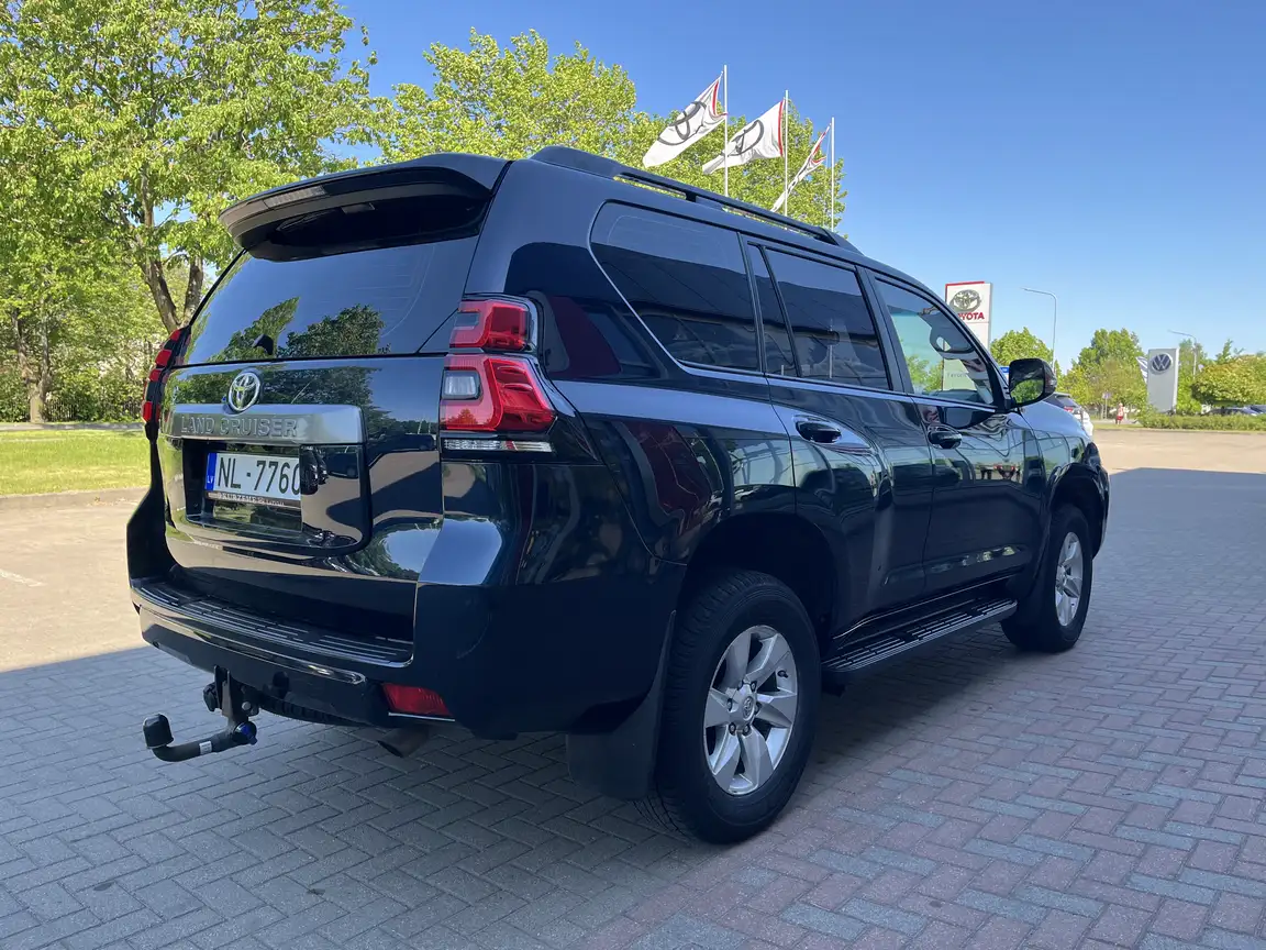 TOYOTA LAND CRUISER