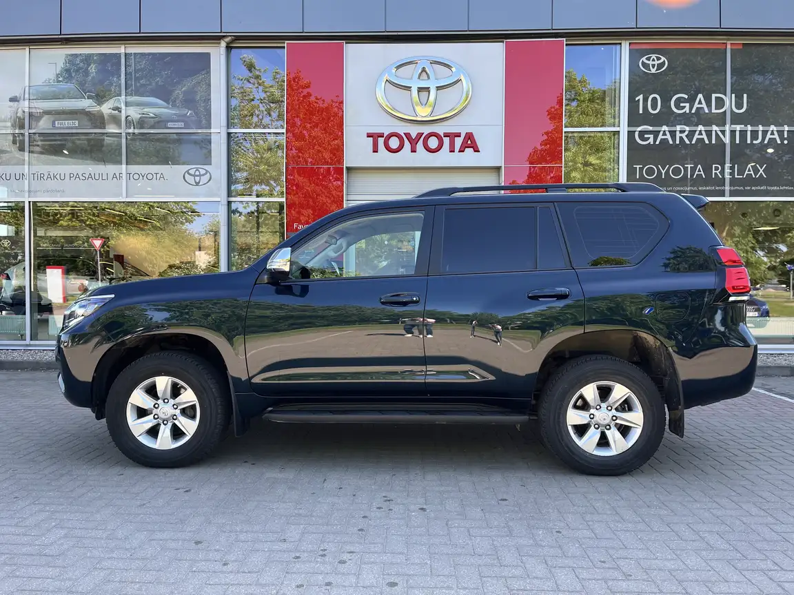 TOYOTA LAND CRUISER
