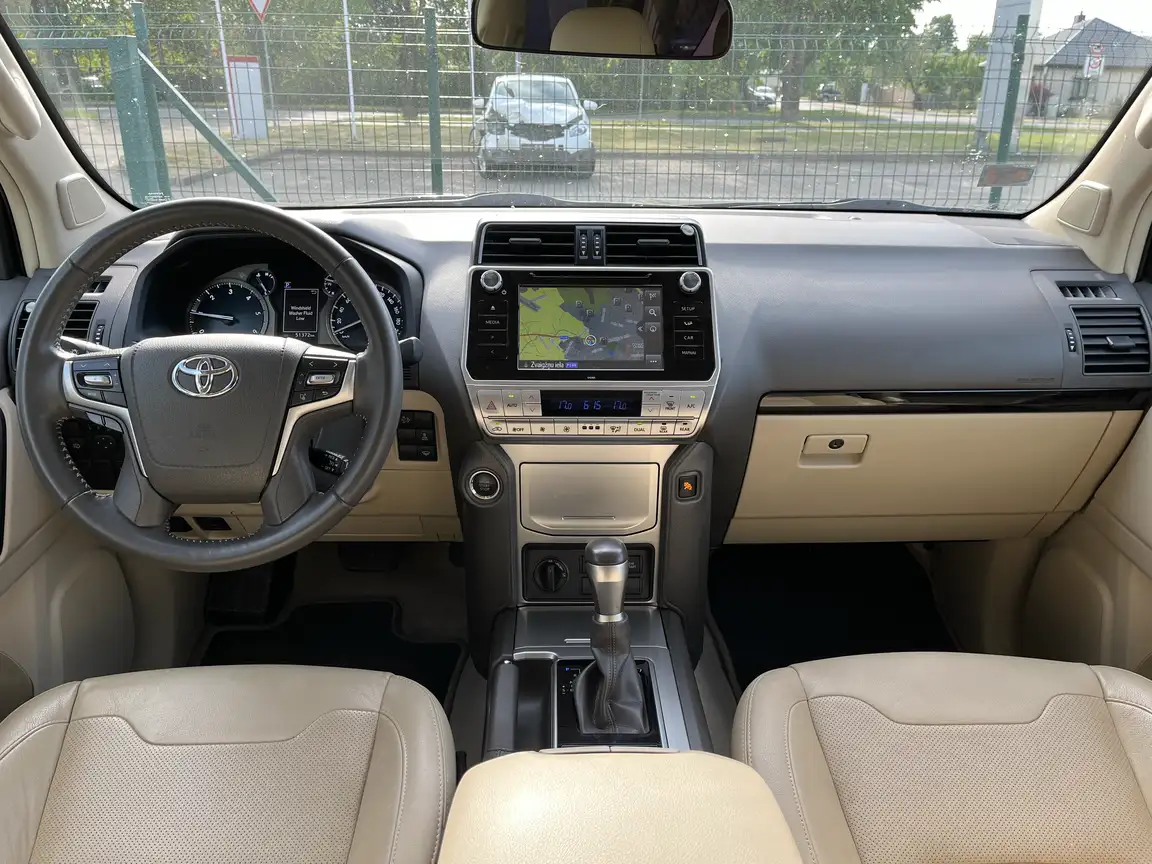 TOYOTA LAND CRUISER