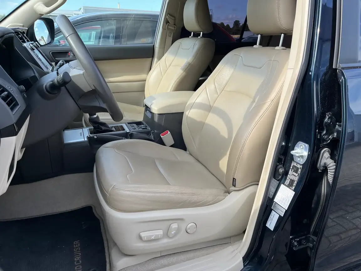 TOYOTA LAND CRUISER