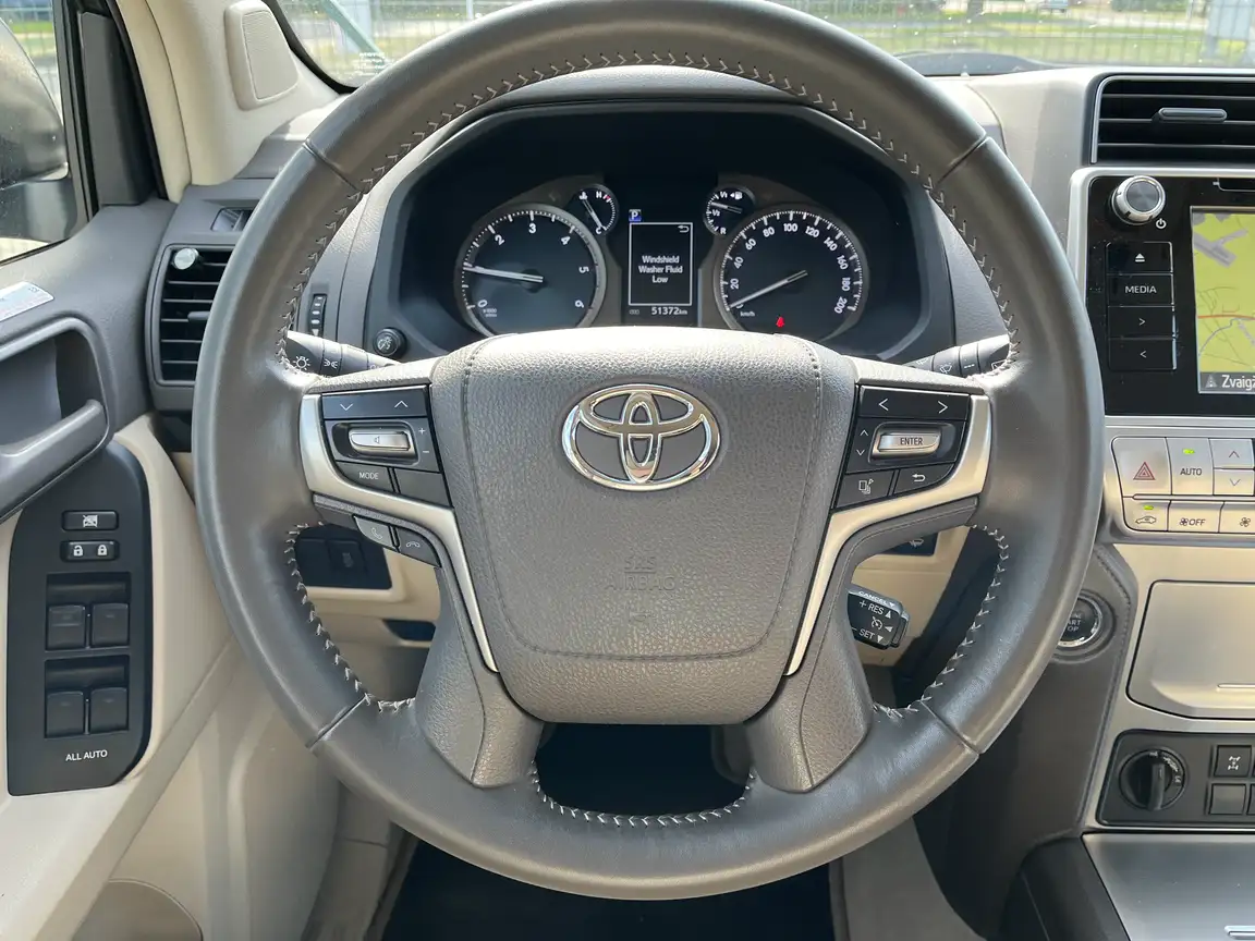 TOYOTA LAND CRUISER