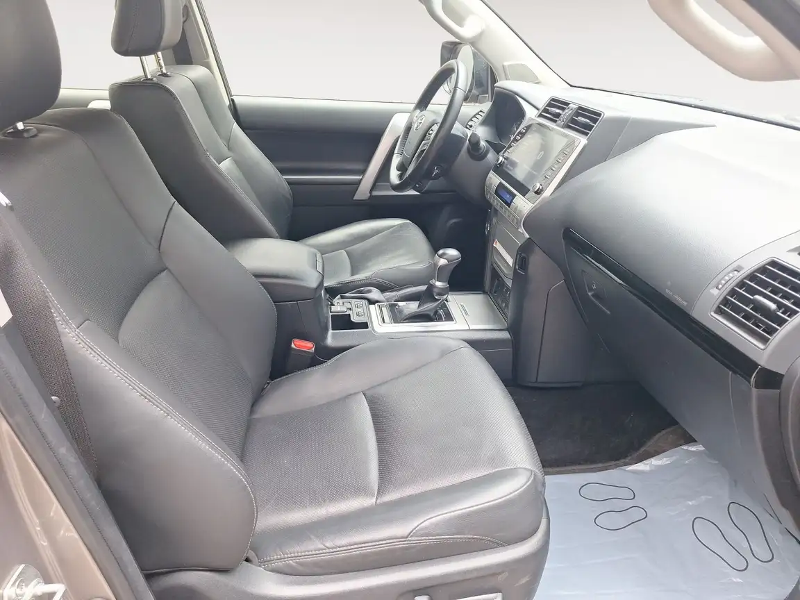TOYOTA LAND CRUISER