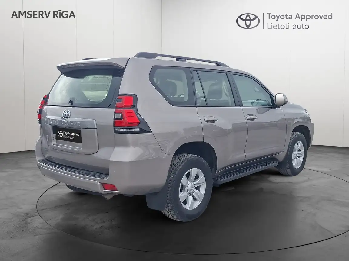 TOYOTA LAND CRUISER