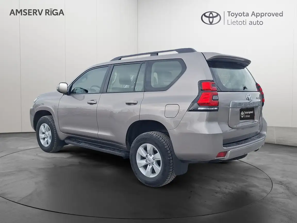 TOYOTA LAND CRUISER