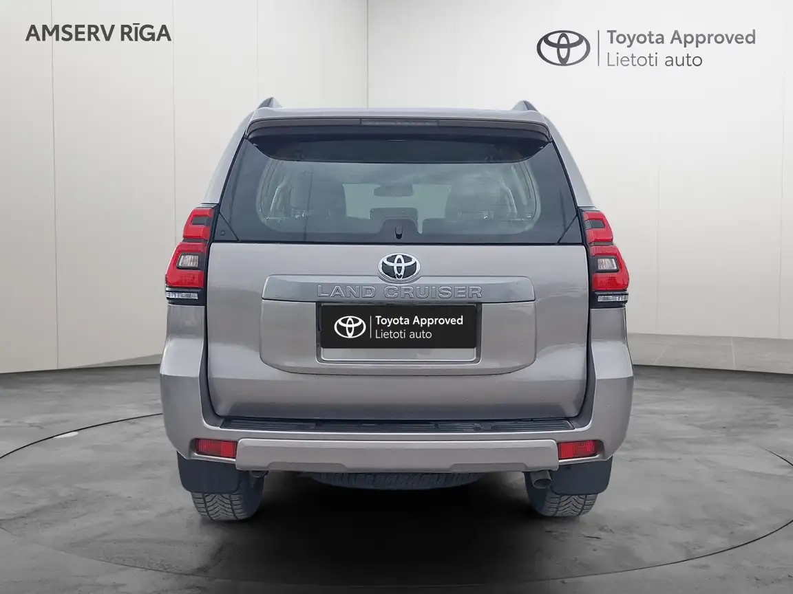 TOYOTA LAND CRUISER