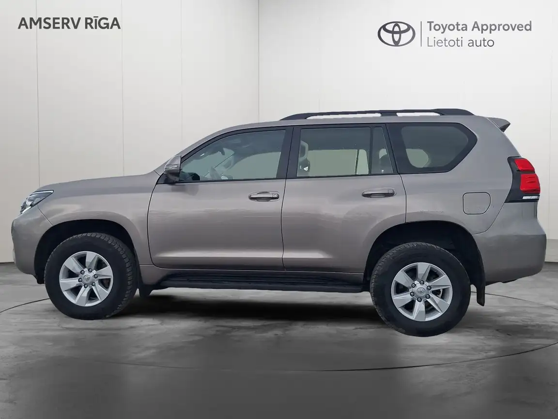 TOYOTA LAND CRUISER