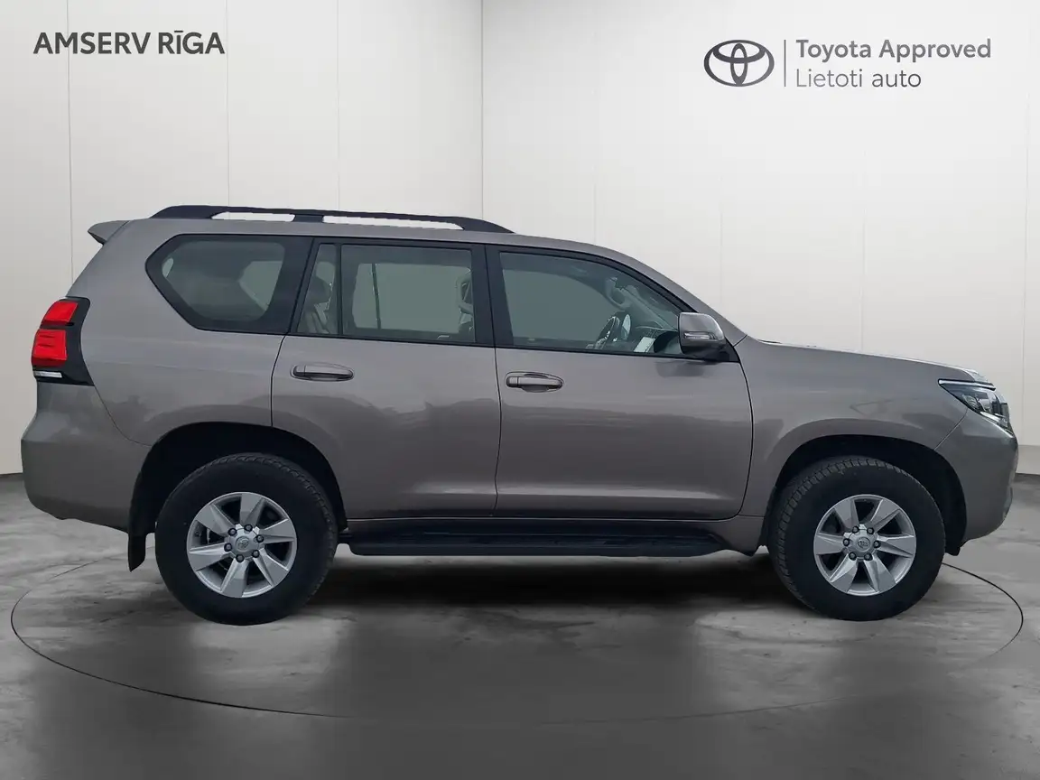 TOYOTA LAND CRUISER
