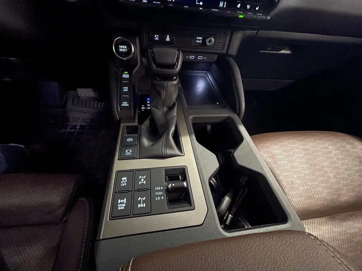 TOYOTA LAND CRUISER