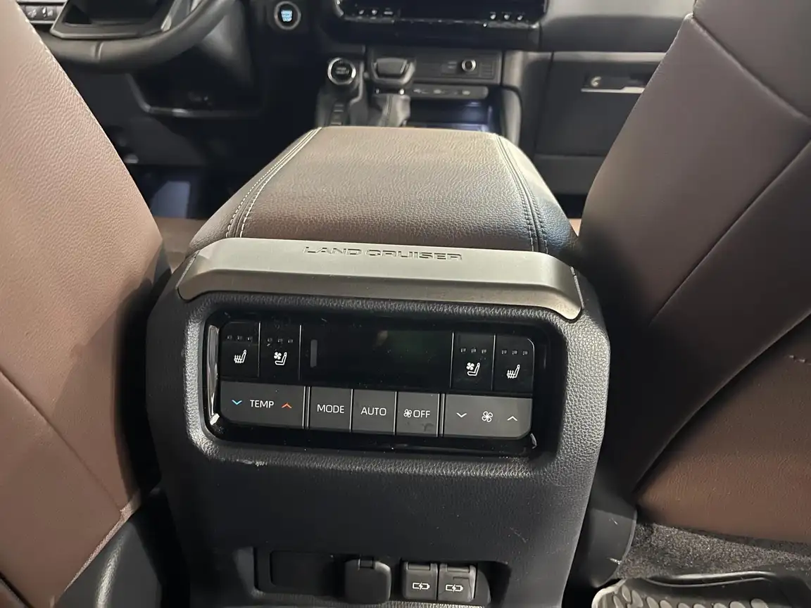 TOYOTA LAND CRUISER