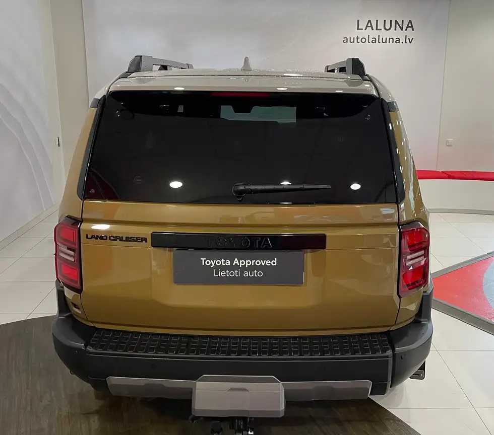 TOYOTA LAND CRUISER