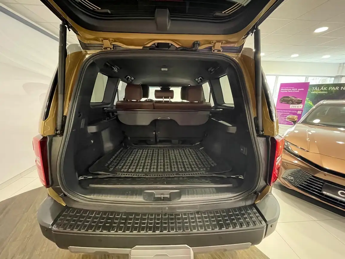 TOYOTA LAND CRUISER