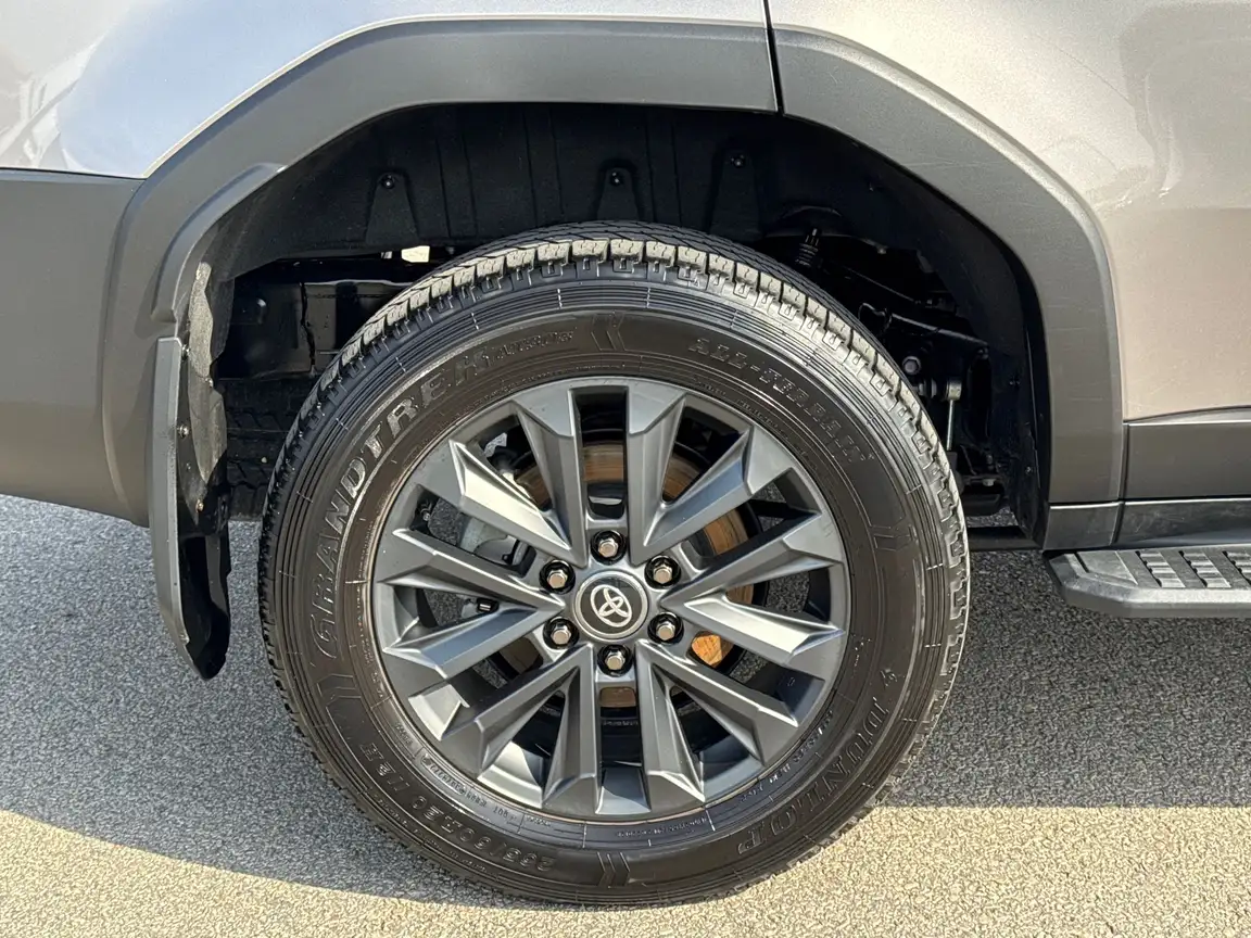 TOYOTA LAND CRUISER