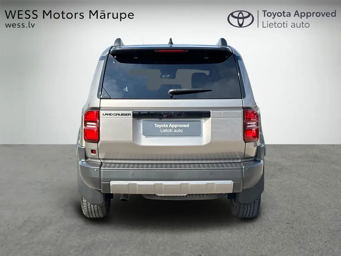 TOYOTA LAND CRUISER
