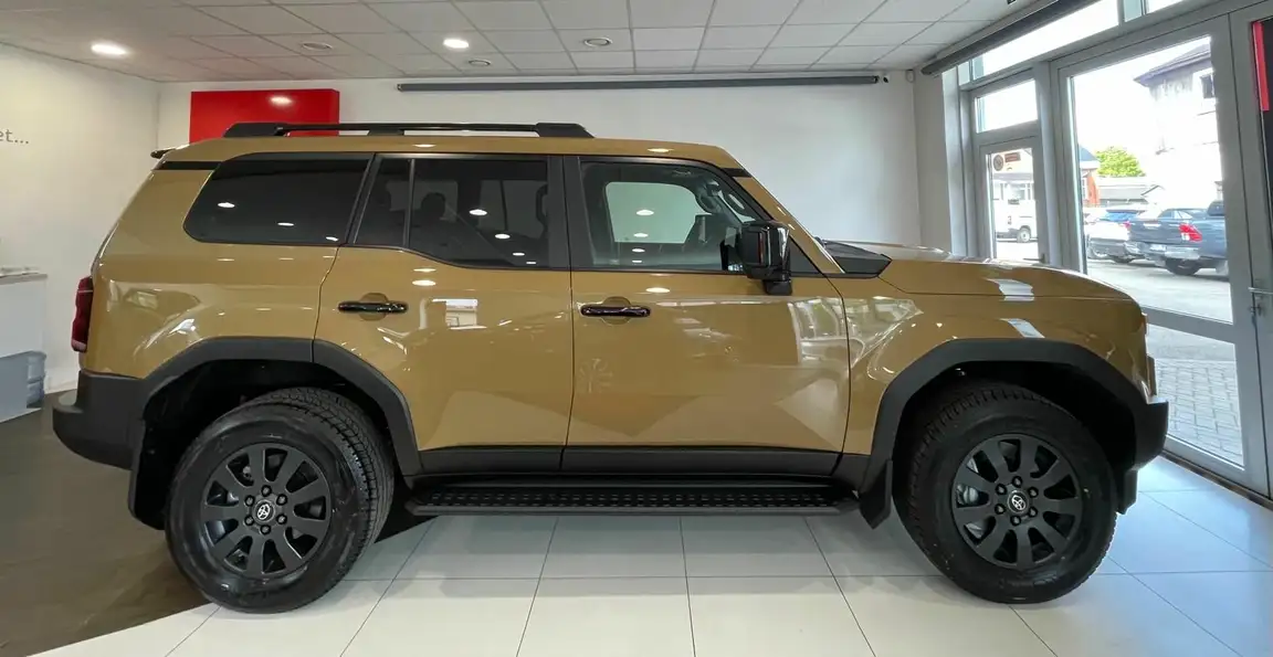 TOYOTA LAND CRUISER