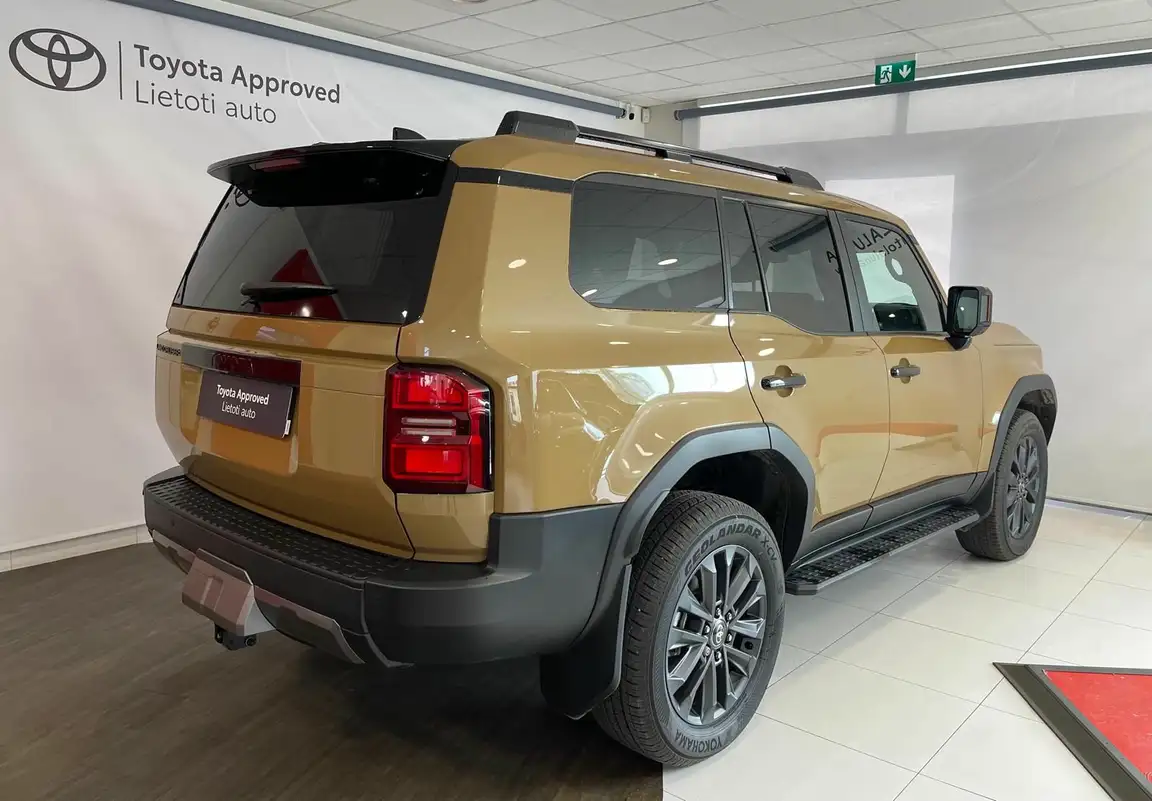 TOYOTA LAND CRUISER
