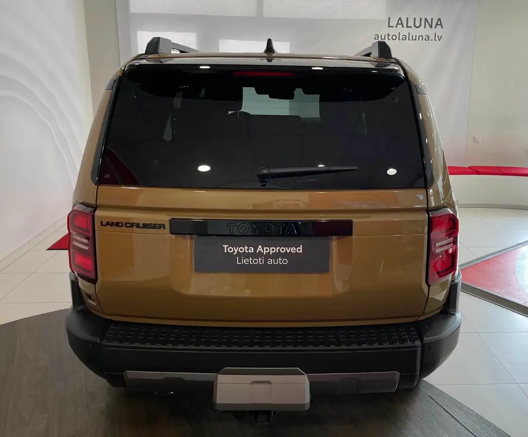 TOYOTA LAND CRUISER