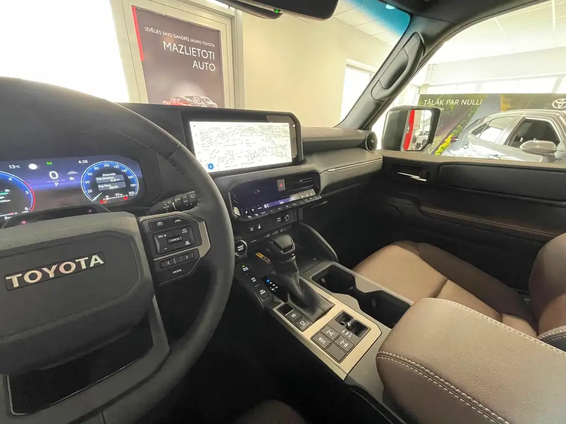 TOYOTA LAND CRUISER