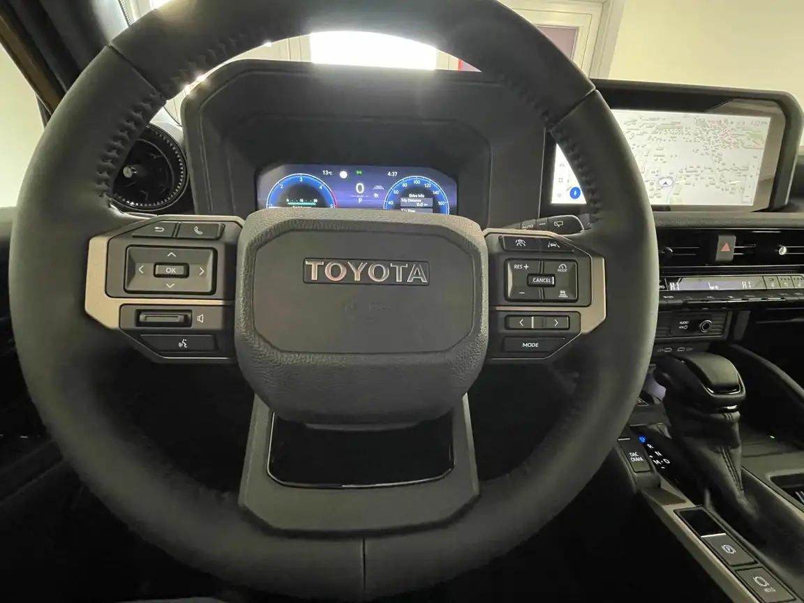 TOYOTA LAND CRUISER