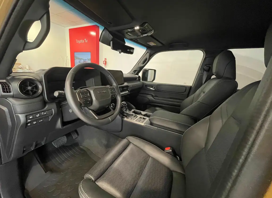 TOYOTA LAND CRUISER
