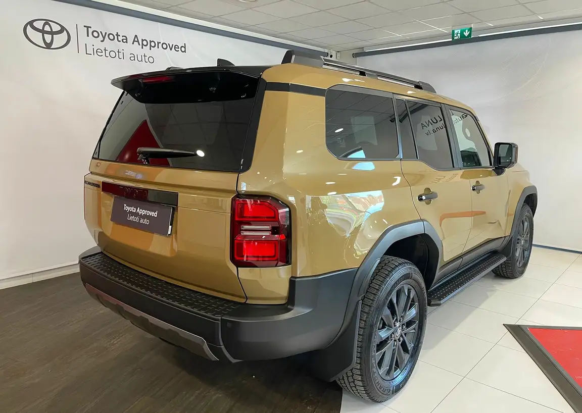 TOYOTA LAND CRUISER