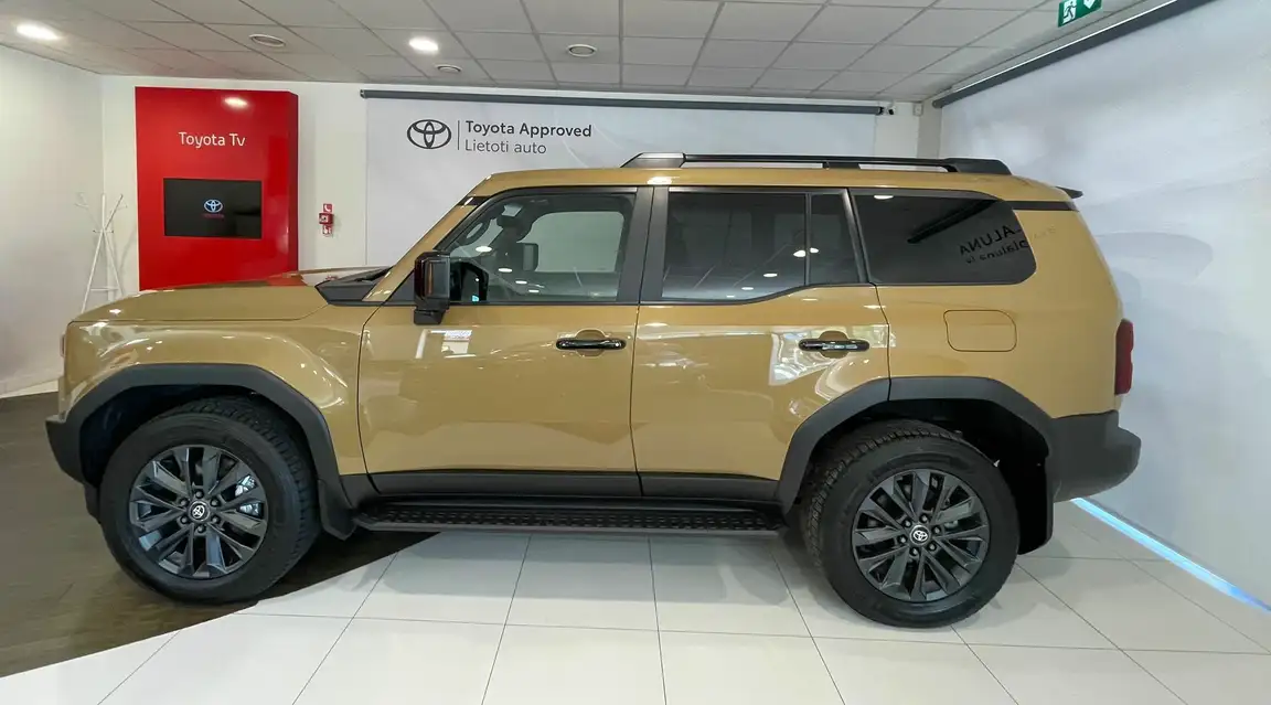 TOYOTA LAND CRUISER