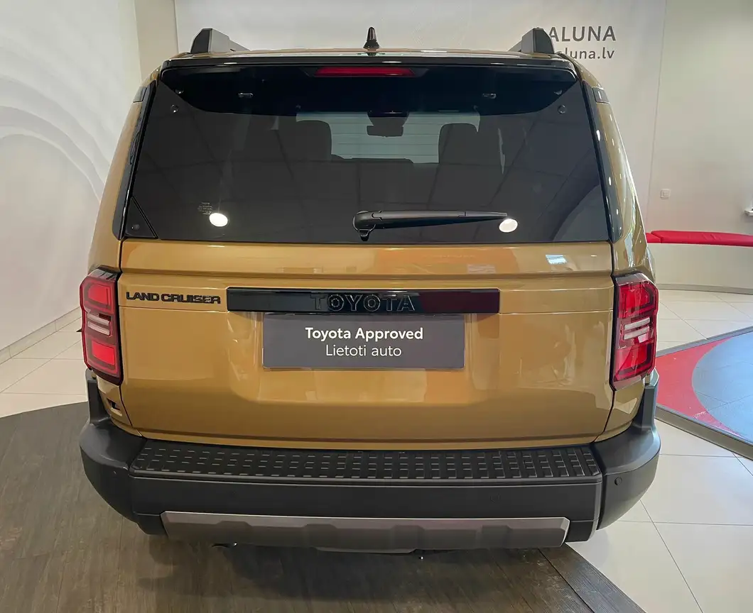 TOYOTA LAND CRUISER