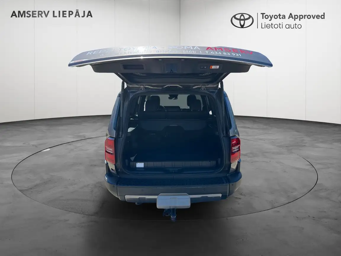 TOYOTA LAND CRUISER