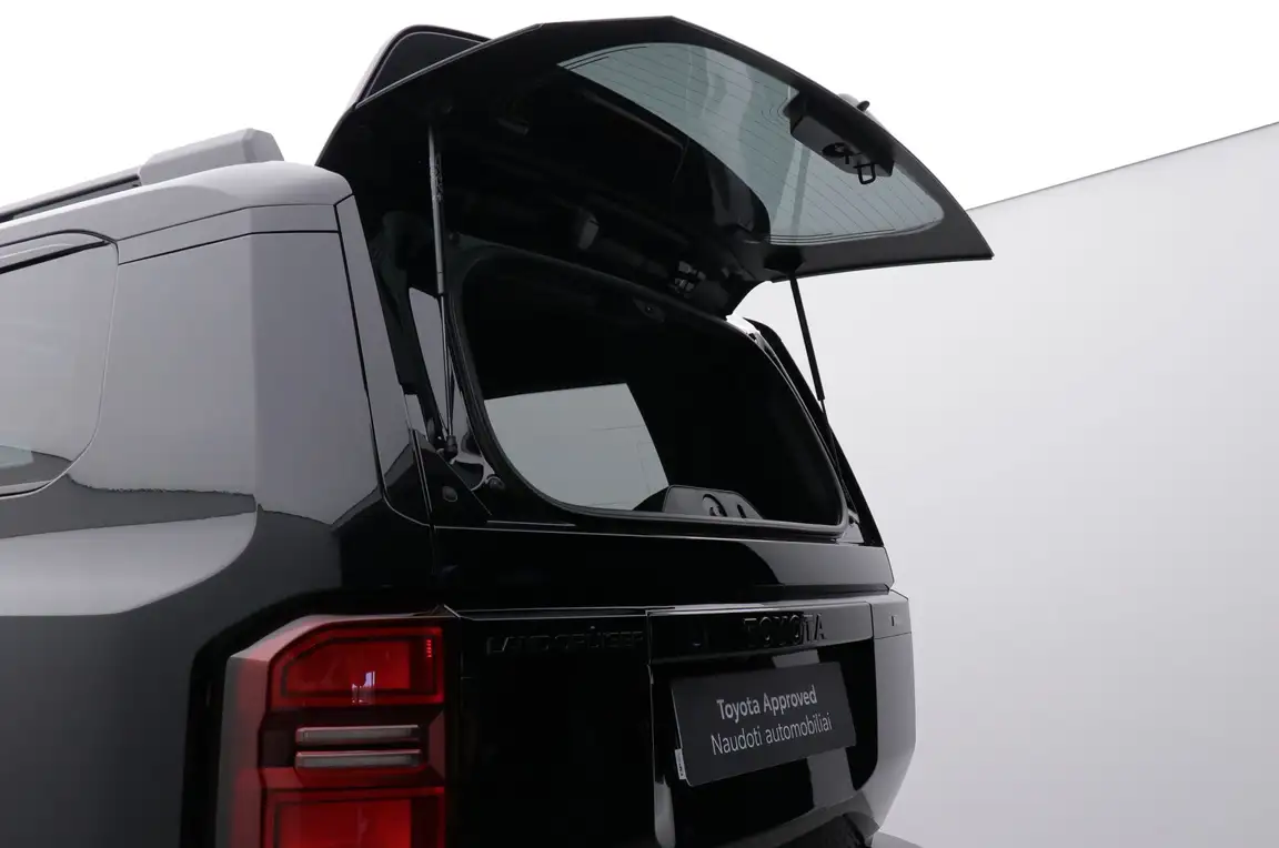 TOYOTA LAND CRUISER