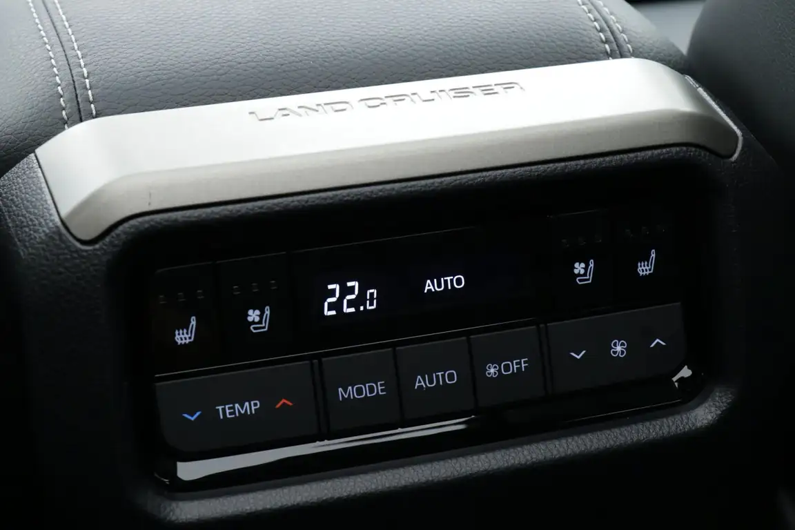 TOYOTA LAND CRUISER