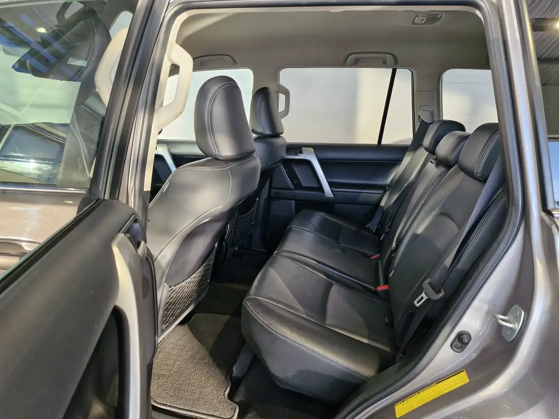 TOYOTA LAND CRUISER