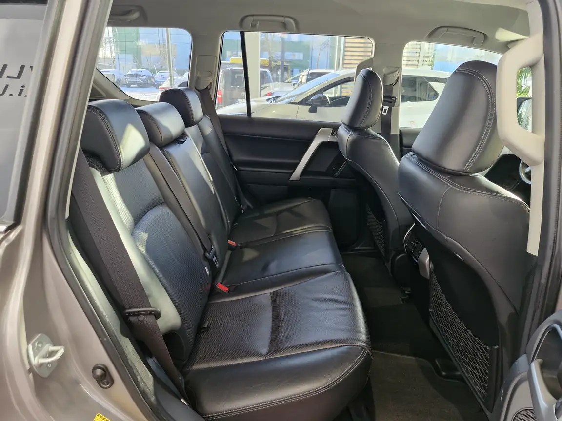 TOYOTA LAND CRUISER