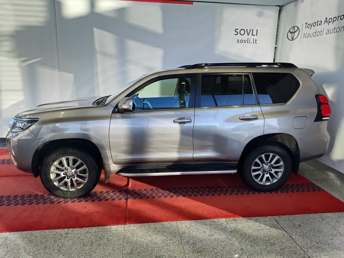 TOYOTA LAND CRUISER