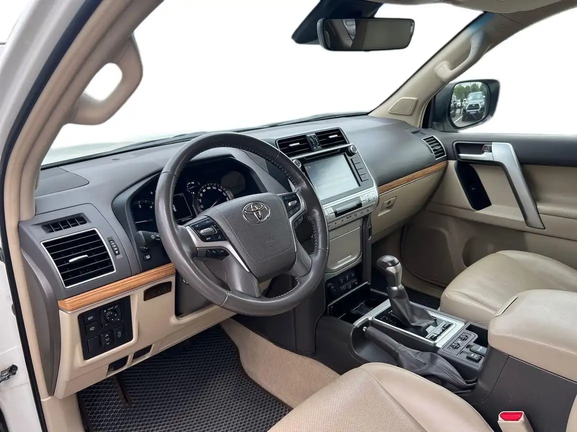 TOYOTA LAND CRUISER