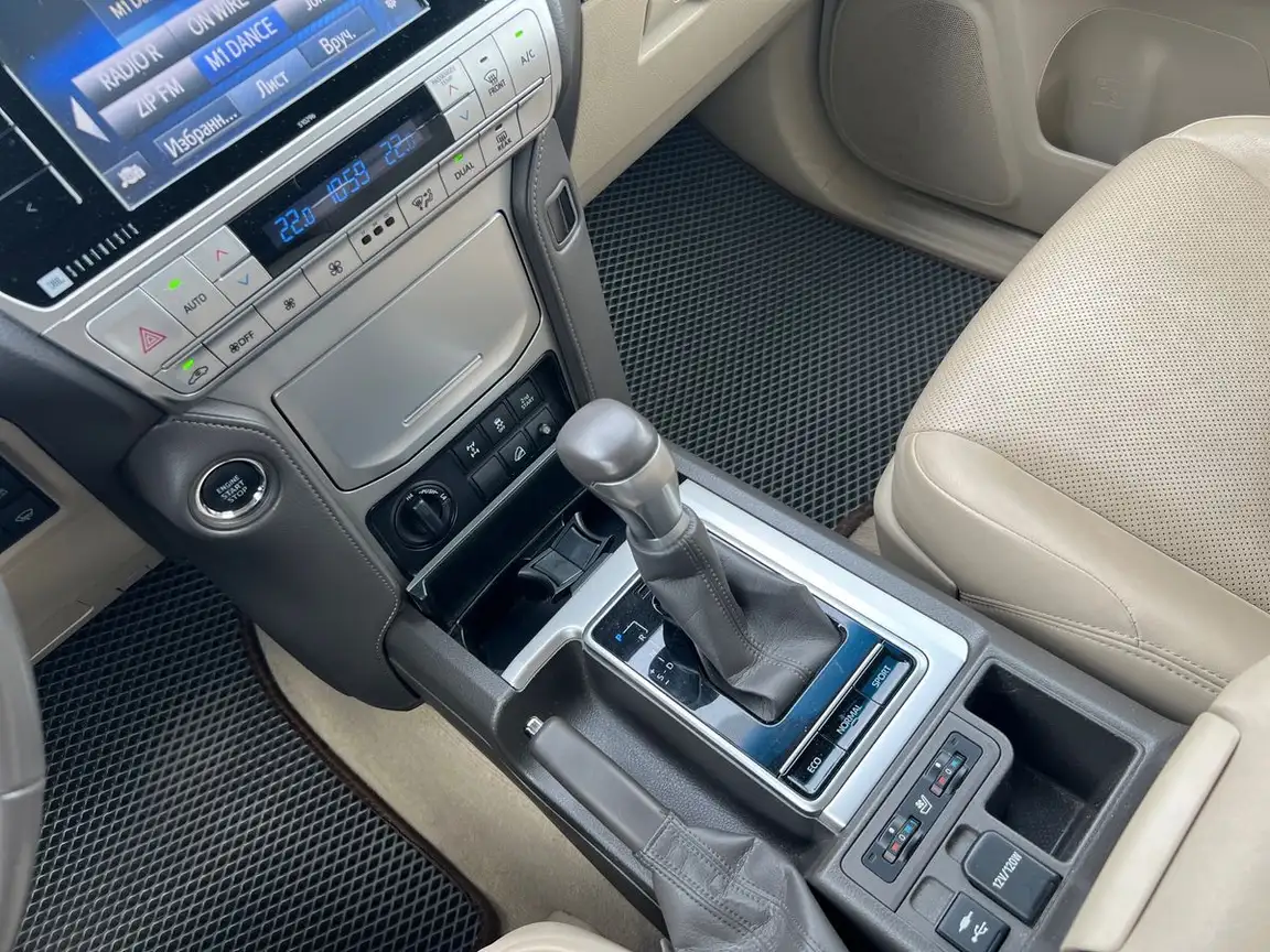 TOYOTA LAND CRUISER