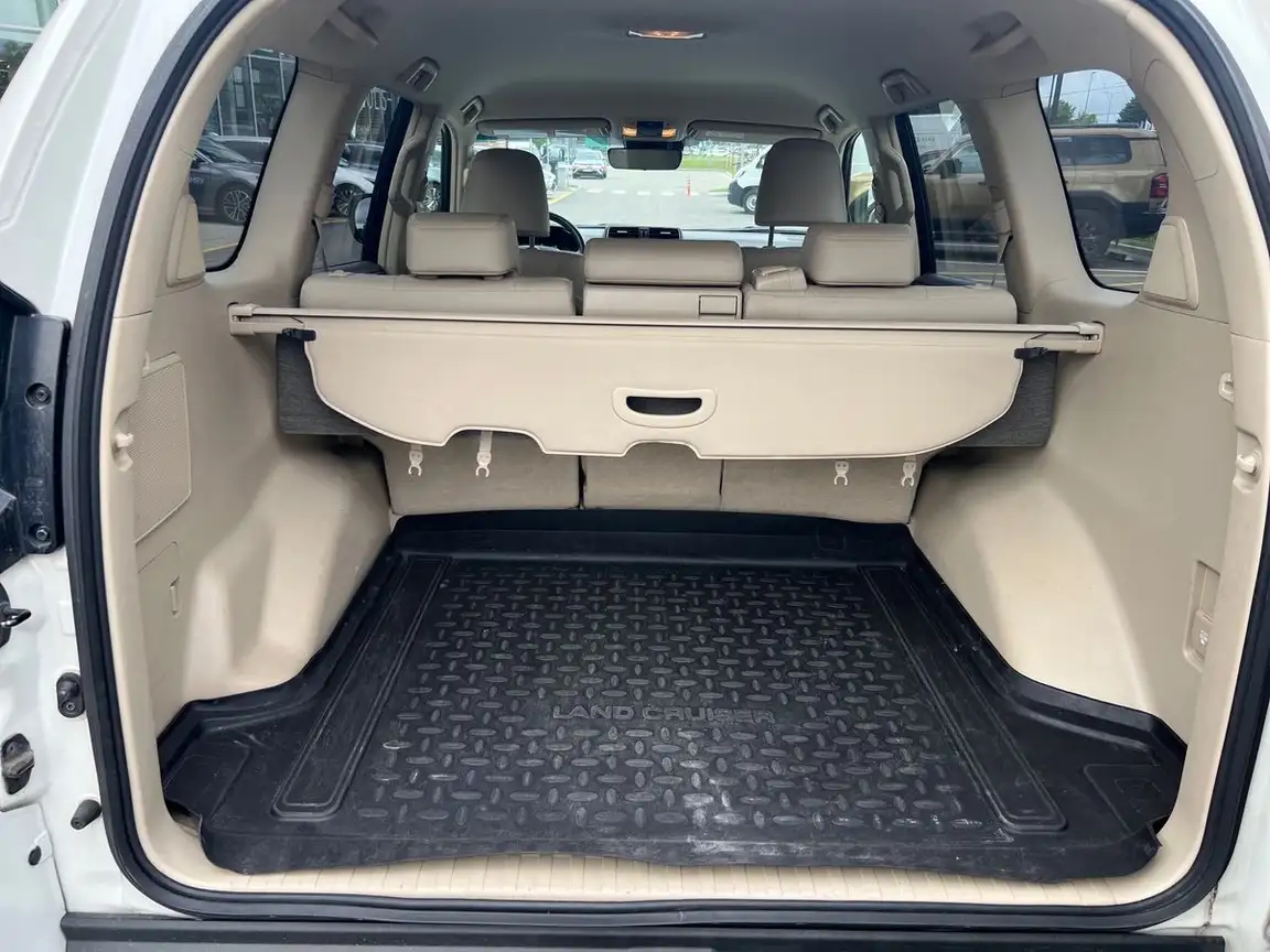 TOYOTA LAND CRUISER
