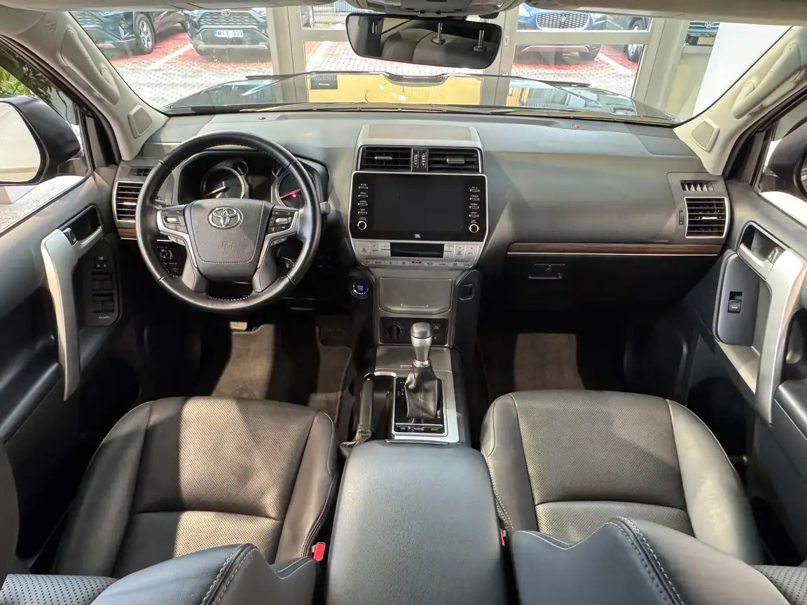 TOYOTA LAND CRUISER